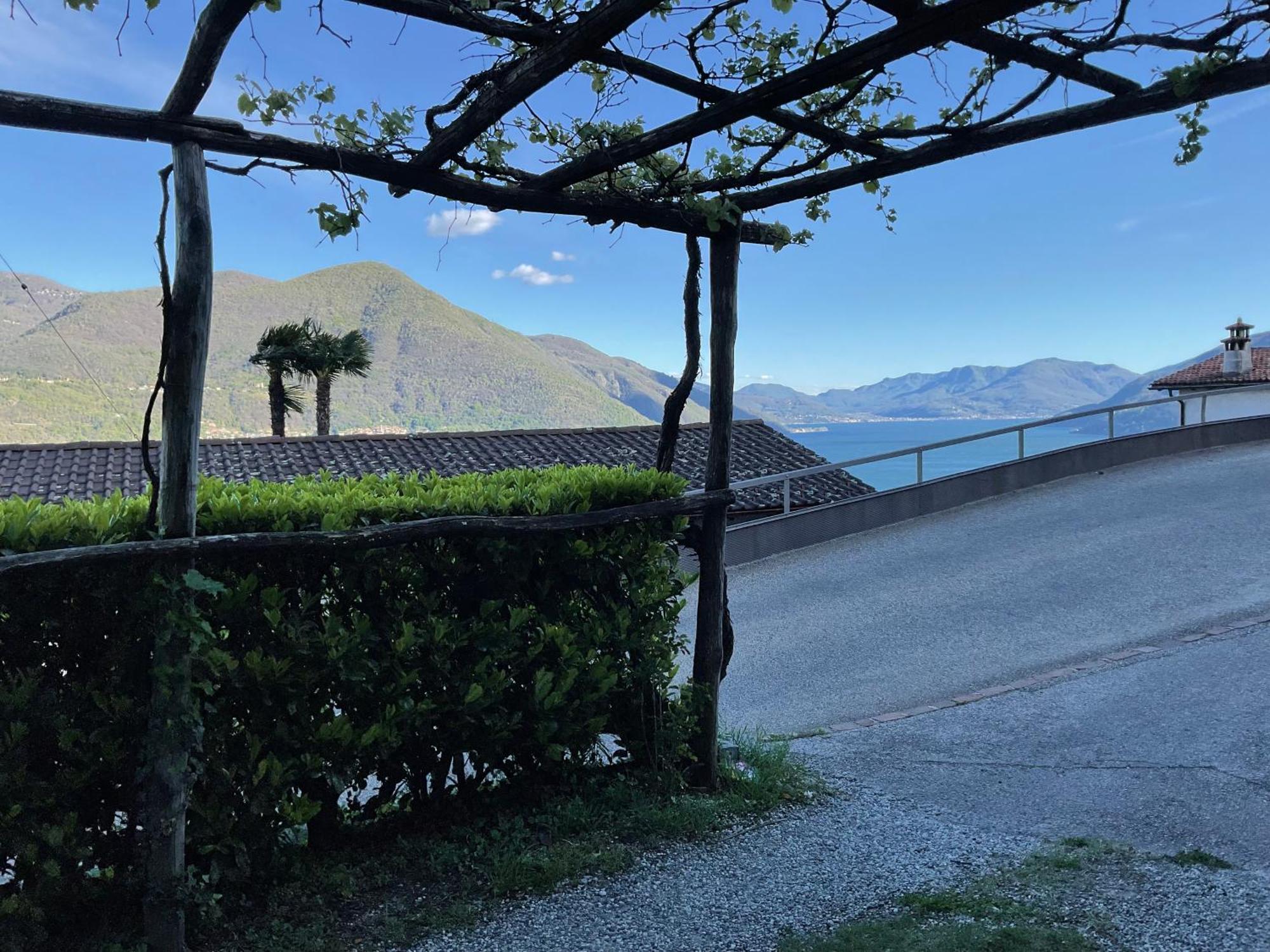 Beautiful Small Apartment With Lago Maggiore View Бриссаго Екстер'єр фото
